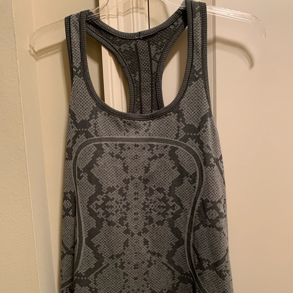 Lululemon tank